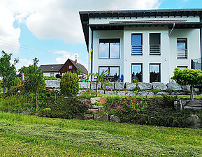 Grundstücksbefestigung auf zwei Etagen Grundstücksbefestigung auf zwei Etagen